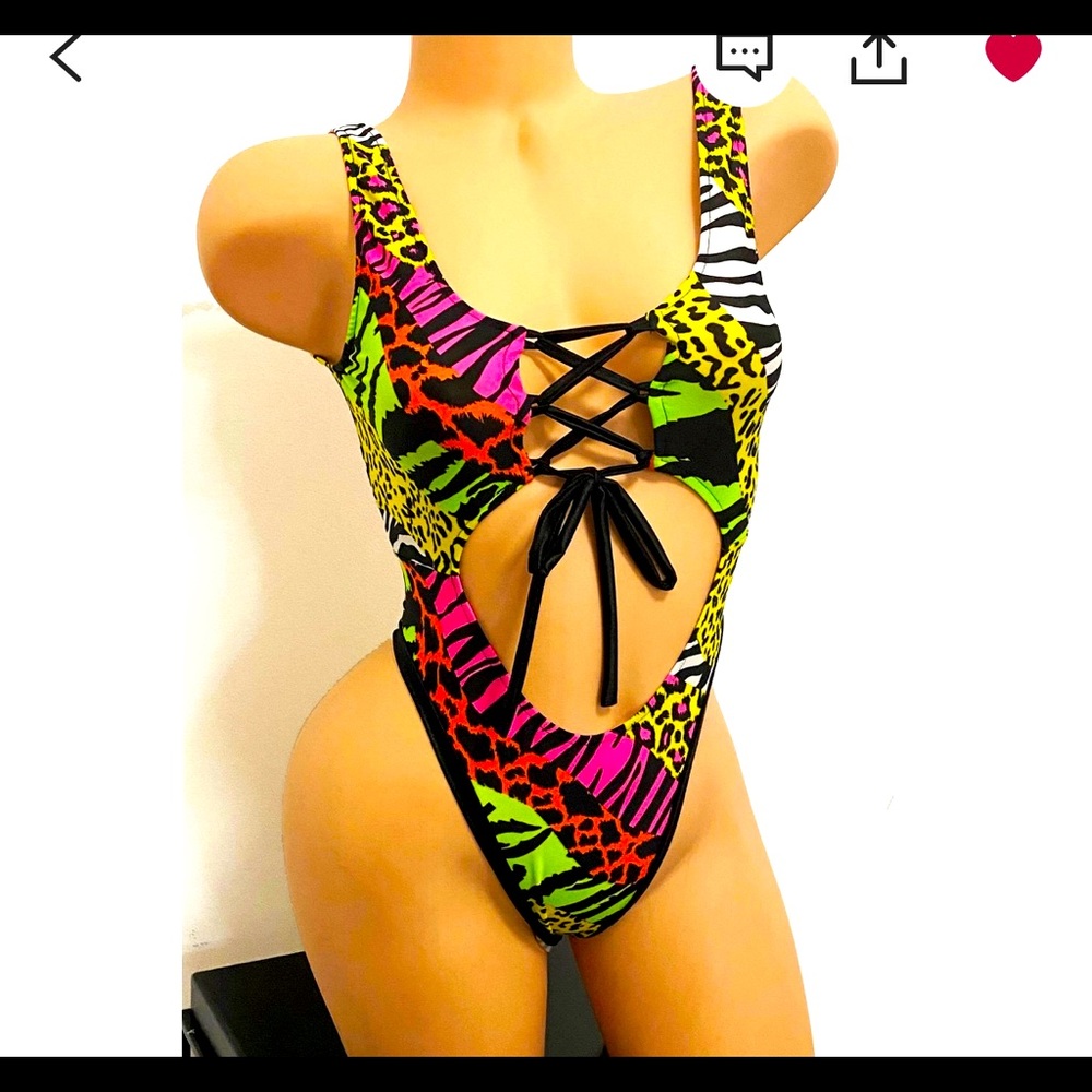 Large one piece bikini 🤩